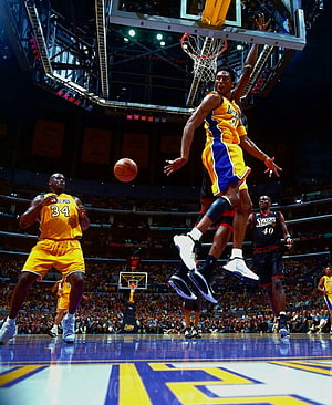 Kobe Bryant and Shaquille O'Neal in Action During an NBA Lakers Game HD phone wallpaper