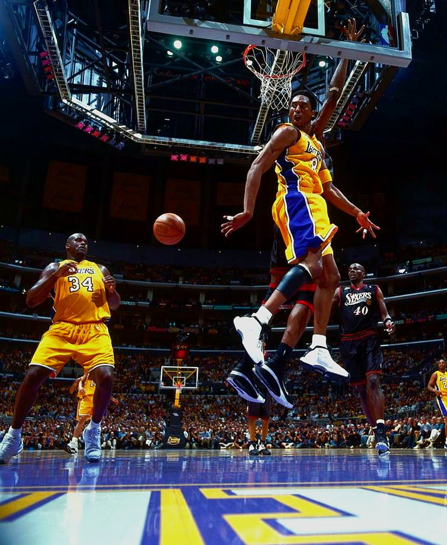 Kobe Bryant and Shaquille O'Neal in Action During an NBA Lakers Game HD phone wallpaper