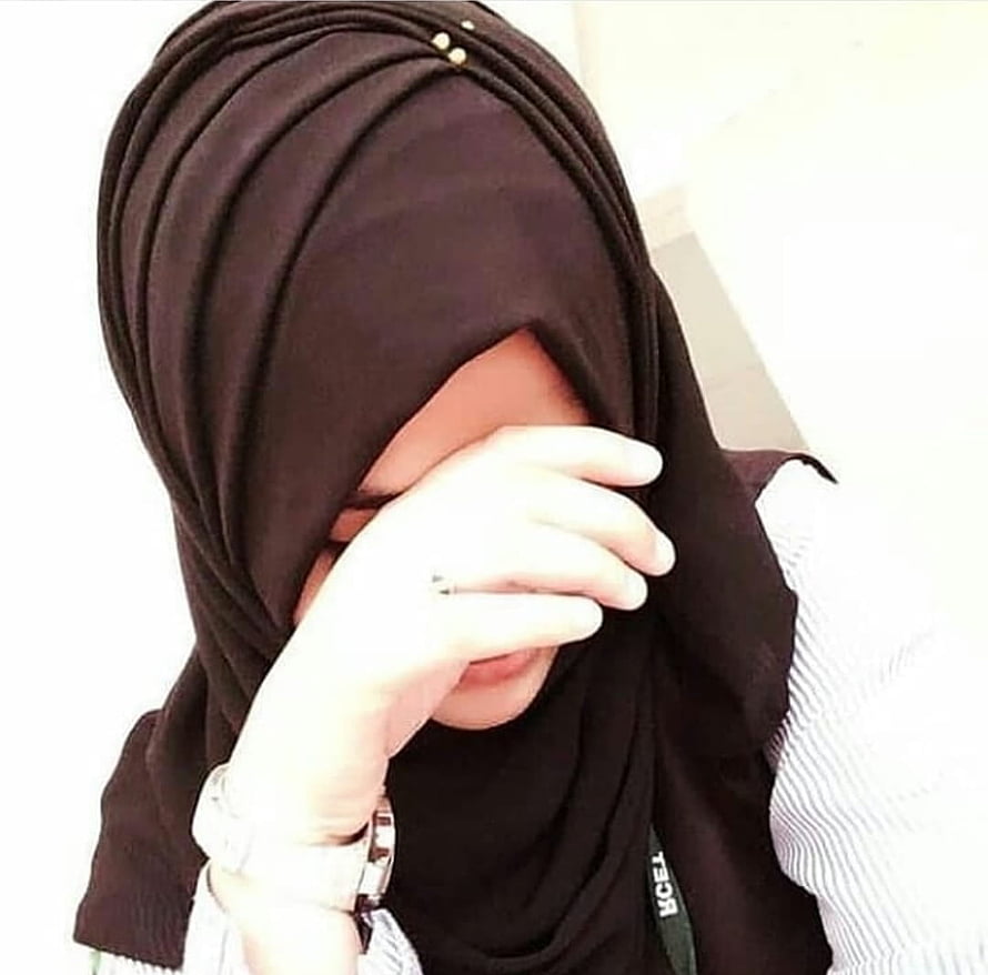 Elegant Black Hijab Style for Muslim Women with Soft Fabric Drape HD wallpaper
