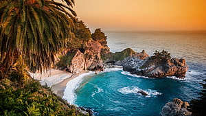 McWay Falls and Big Sur Coastline at Golden Hour in California HD wallpaper
