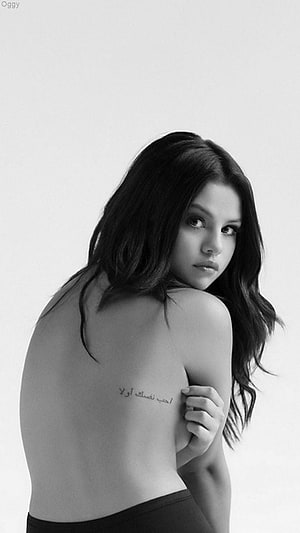 Selena Gomez Black and White Portrait with Back Tattoo HD phone wallpaper