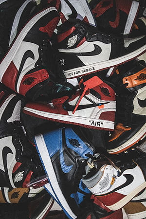 Air Jordan 1 High Sneakers in Chicago, Royal, and Bred Colorways Piled Together HD phone wallpaper