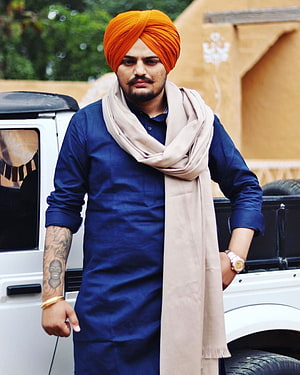 Sidhu Moose Wala in Orange Turban and Blue Kurta with Beige Shawl HD phone wallpaper