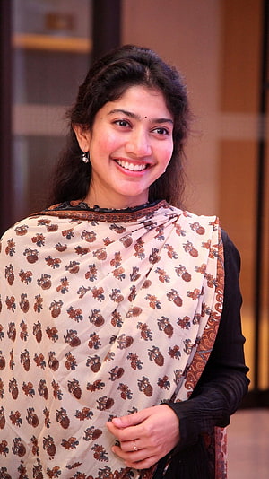Sai Pallavi smiling portrait in a cream and brown floral patterned saree with a black blouse HD phone wallpaper