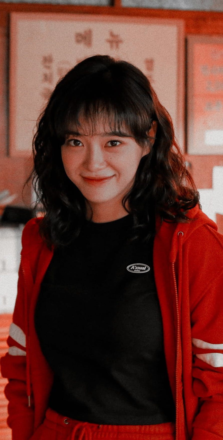 Kim Sejeong in a red hoodie and black top with a warm smile HD phone wallpaper