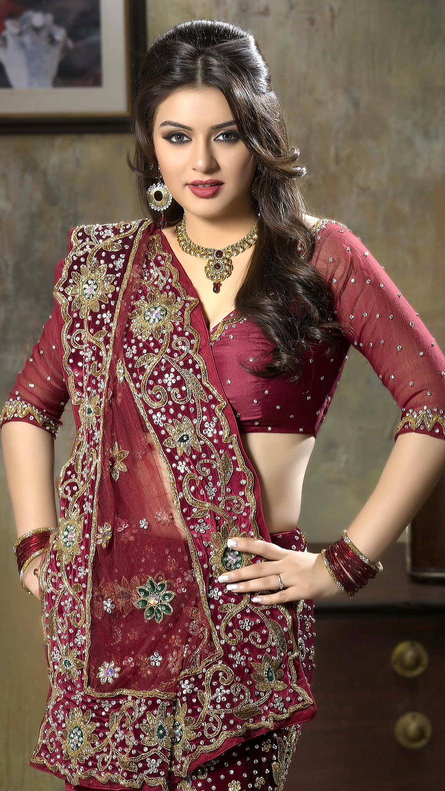 Hansika Motwani in Embellished Maroon Ethnic Wear with Gold Jewelry HD phone wallpaper