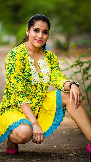 Rashmi Gautam in Vibrant Yellow Floral Kurta with Blue Lace Trim HD phone wallpaper