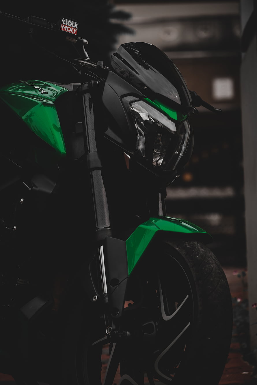 Bajaj Dominar 400 Green and Black Sport Motorcycle Front Headlight Close-Up HD phone wallpaper
