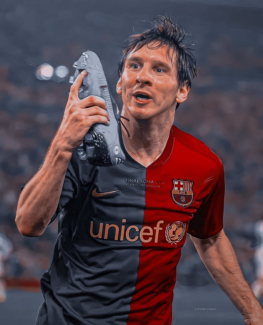 Lionel Messi in Barcelona Kit Holding Cleat at Final Roma HD phone wallpaper