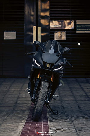 Yamaha R15 V4 Matte Black Sportbike Front View on Urban Street HD phone wallpaper