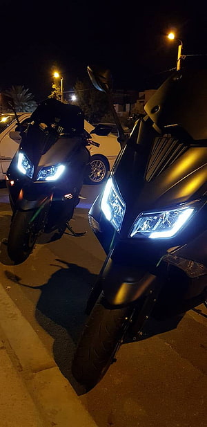 Yamaha TMAX Max-Scooter Parked at Night with Bright LED Headlights HD phone wallpaper