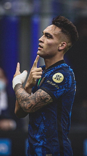 Lautaro Martinez in Inter Milan Blue Kit Pointing Upward with Tattooed Arms HD phone wallpaper