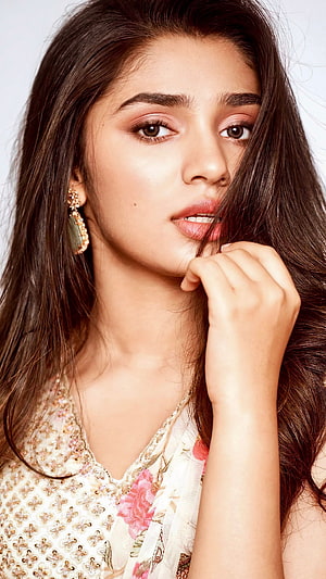 Krithi Shetty Portrait in Floral Embroidered Top with Gold Earrings HD phone wallpaper