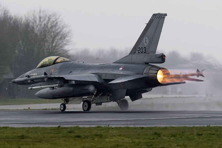 F-16 Fighting Falcon Jet Fighter Taking Off With Afterburner Flame On Runway HD wallpaper