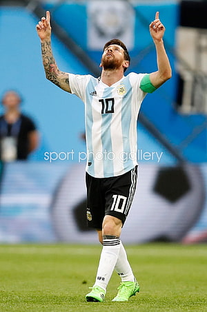 Lionel Messi in Argentina Number 10 Kit Pointing Upward on the Pitch HD phone wallpaper