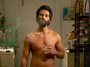 Shahid Kapoor as Kabir Singh in a moody cinematic still HD wallpaper