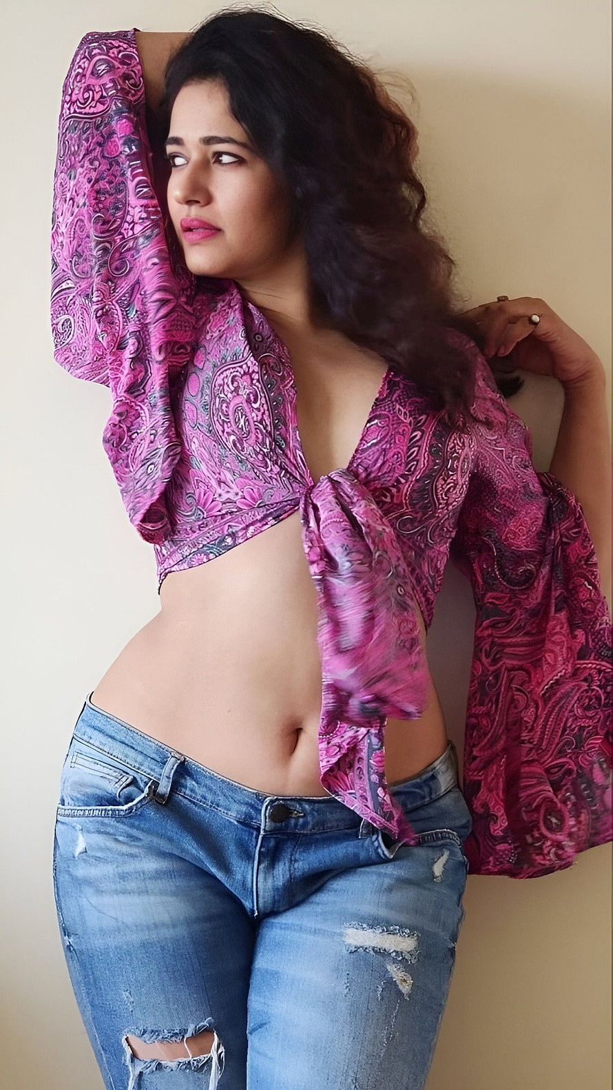 Poonam Bajwa in a pink paisley crop top and distressed denim jeans HD phone wallpaper