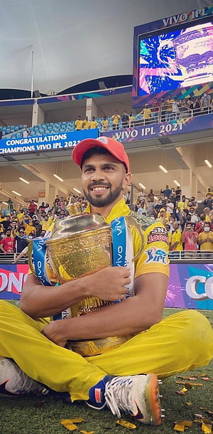 Ruturaj Gaikwad Holding the IPL Trophy in Chennai Super Kings Jersey HD phone wallpaper