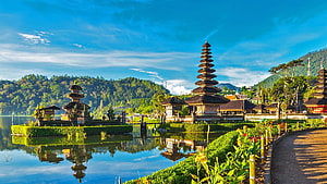 Pura Ulun Danu Beratan Temple on Lake Beratan in Bali, Indonesia HD wallpaper