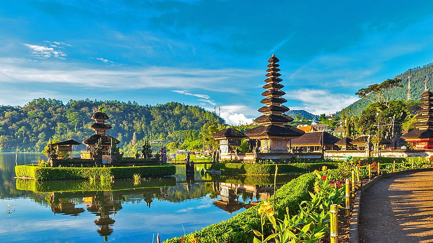 Pura Ulun Danu Beratan Temple on Lake Beratan in Bali, Indonesia HD wallpaper