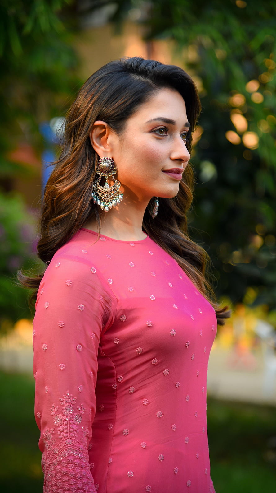Tamanna Bhatia in a pink embroidered kurta with ornate jhumka earrings HD phone wallpaper