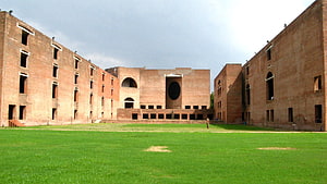IIM Ahmedabad Campus Courtyard with Red Brick Architecture and Green Lawn HD wallpaper