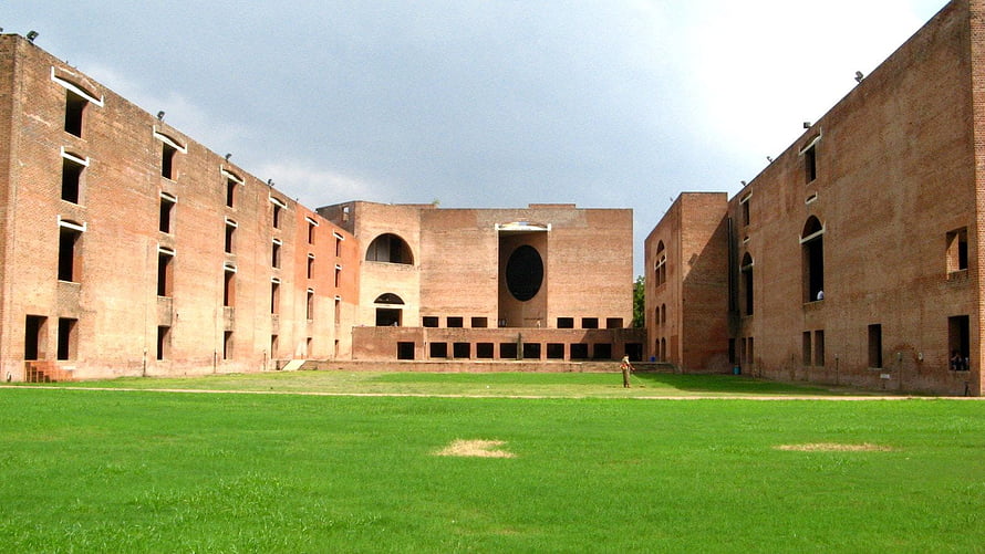 IIM Ahmedabad Campus Courtyard with Red Brick Architecture and Green Lawn HD wallpaper