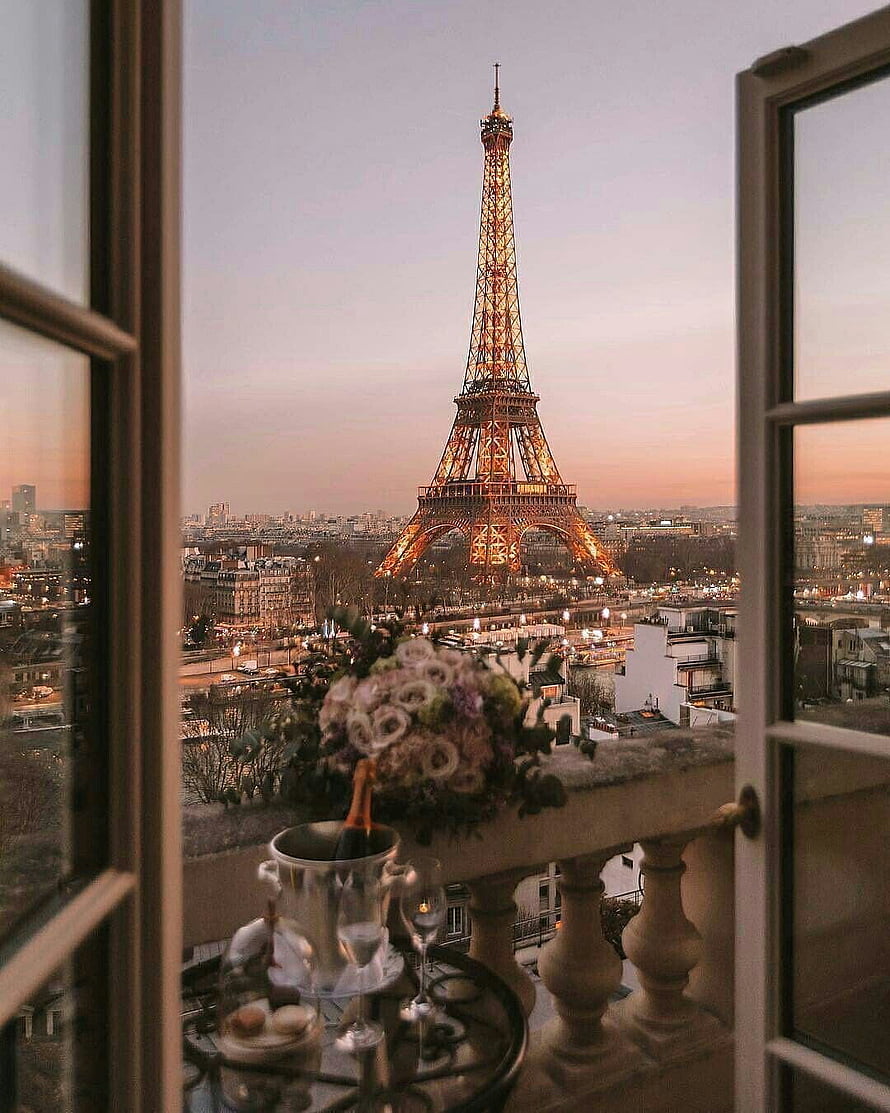 Romantic Paris Balcony View of the Illuminated Eiffel Tower at Sunset HD phone wallpaper