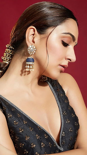 Kiara Advani in Black Embroidered Dress with Blue Jhumka Earrings HD phone wallpaper
