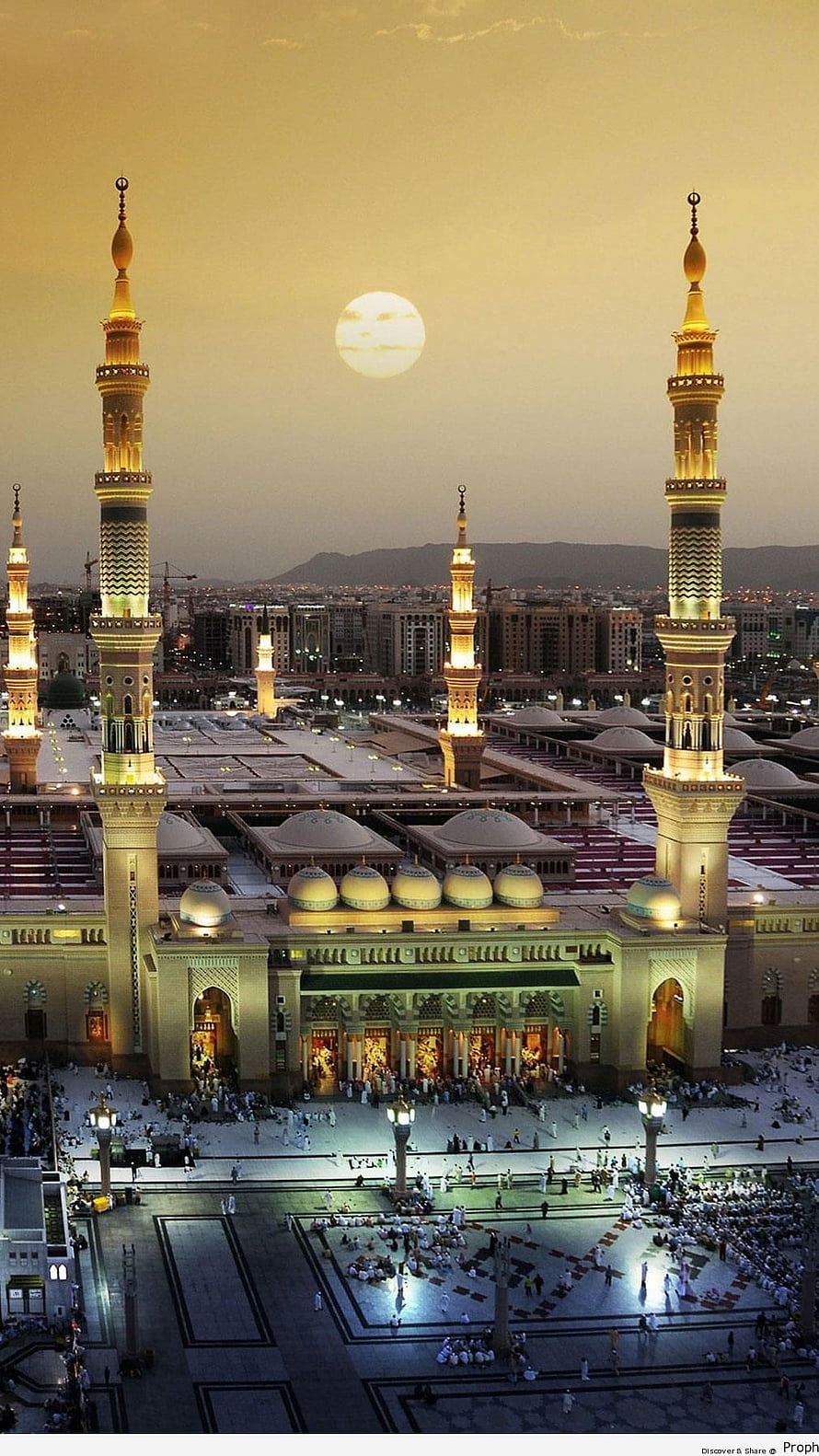 Al Masjid Al Nabawi Mosque at Dusk with Full Moon and Illuminated Minarets HD phone wallpaper