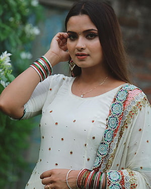 Neelam Giri in White Embroidered Anarkali Suit with Traditional Bangle Set HD phone wallpaper