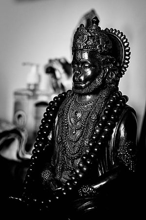 Black and White Portrait of Lord Hanuman Statue with Ornate Crown and Beads, Hanuman & status ideas in 2021. hanuman , hanuman, hanumanji, Lord Hanuman Black and White HD phone wallpaper