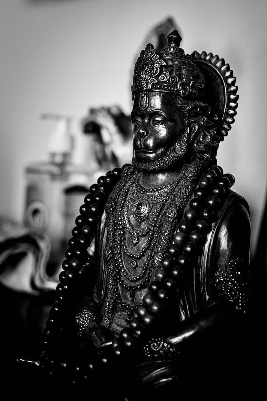Black and White Portrait of Lord Hanuman Statue with Ornate Crown and Beads, Hanuman & status ideas in 2021. hanuman , hanuman, hanumanji, Lord Hanuman Black and White HD phone wallpaper