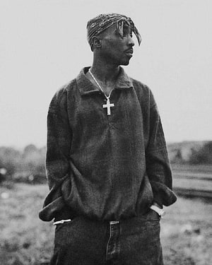 Tupac Shakur Black and White Portrait Wearing Bandana and Cross Necklace HD phone wallpaper