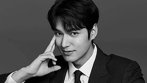 Lee Min Ho Black and White Portrait in Formal Suit and Tie HD wallpaper