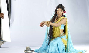 Sonarika Bhadoria as Parvati in Devon Ke Dev Mahadev Traditional Costume HD wallpaper
