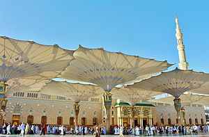 Grand Mosque in Medina with Distinctive Umbrella Canopies and Minaret HD wallpaper