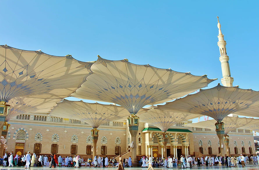Grand Mosque in Medina with Distinctive Umbrella Canopies and Minaret HD wallpaper