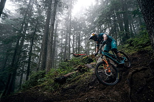 Enduro Rider Navigating Steep Forest Trail on Specialized Stumpjumper Mountain Bike HD wallpaper