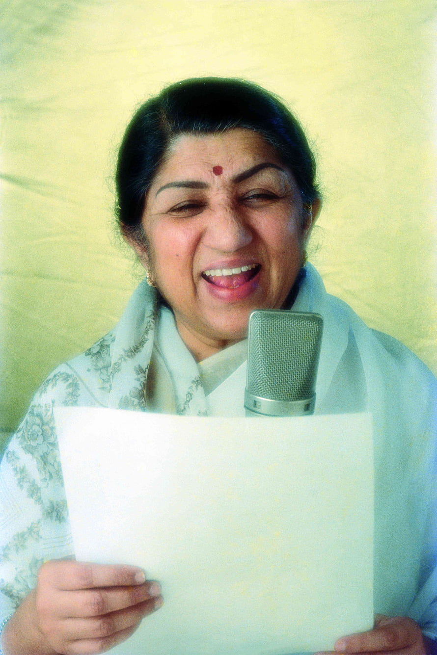 Lata Mangeshkar Singing Into a Studio Microphone While Holding Sheet Music HD phone wallpaper