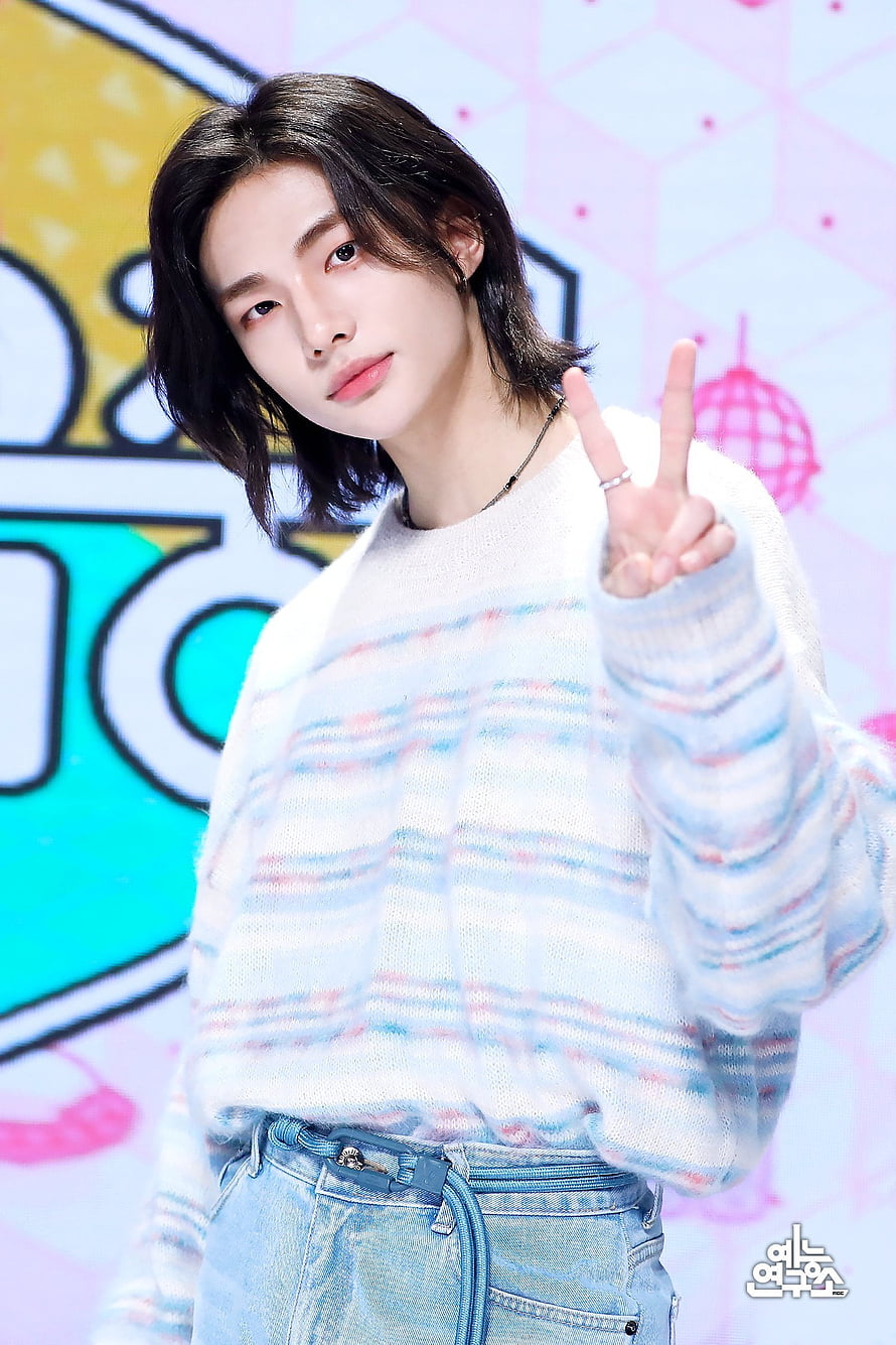 Hyunjin from Stray Kids in pastel striped sweater and light denim jeans HD phone wallpaper