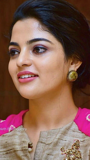 Nikhila Vimal Portrait in Traditional Indian Attire with Gold Earrings HD phone wallpaper