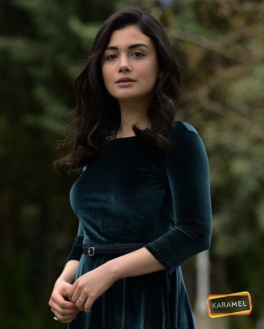 Özge Yağız in Yemin Wearing a Dark Green Velvet Dress with a Black Belt HD phone wallpaper