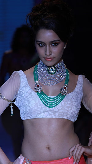 Shraddha Kapoor in White Embroidered Crop Top and Emerald Necklace at Fashion Event HD phone wallpaper