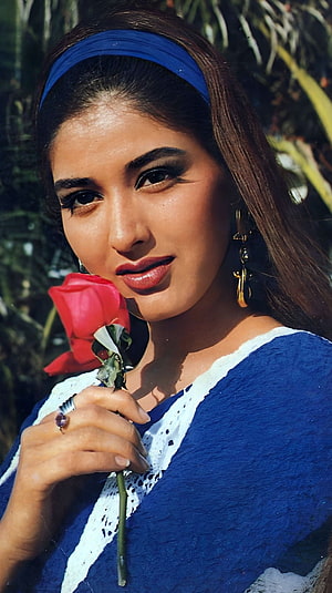 Sonali Bendre vintage portrait holding a red rose in a blue headband and top HD phone wallpaper