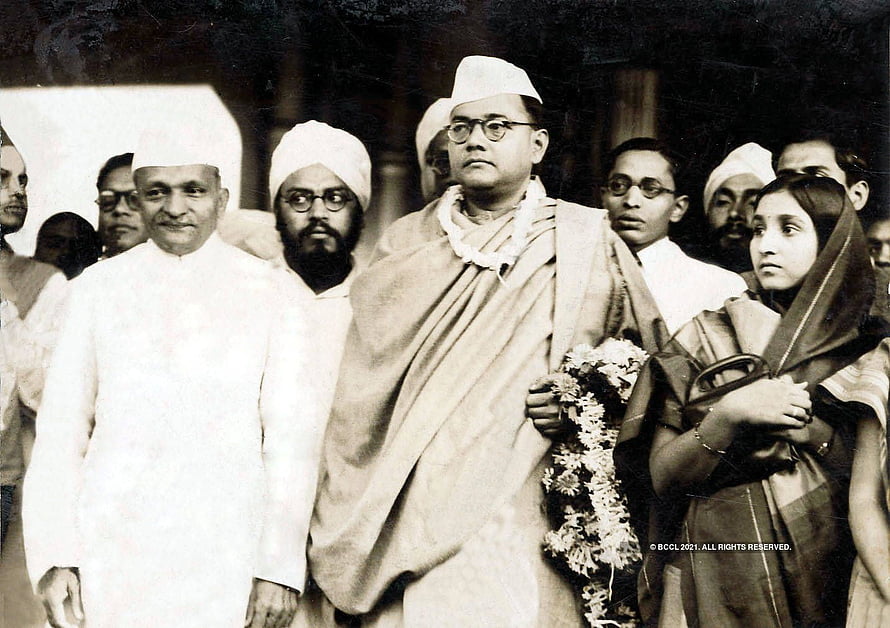 Historical Black and White Photograph of Netaji Subhas Chandra Bose with Followers HD wallpaper