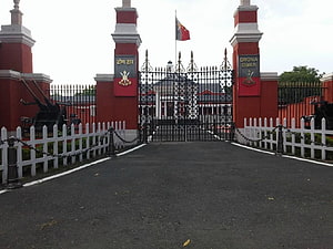 Drona Dwar Gate at Chetwoode Hall, Indian Military Academy in Dehradun HD wallpaper