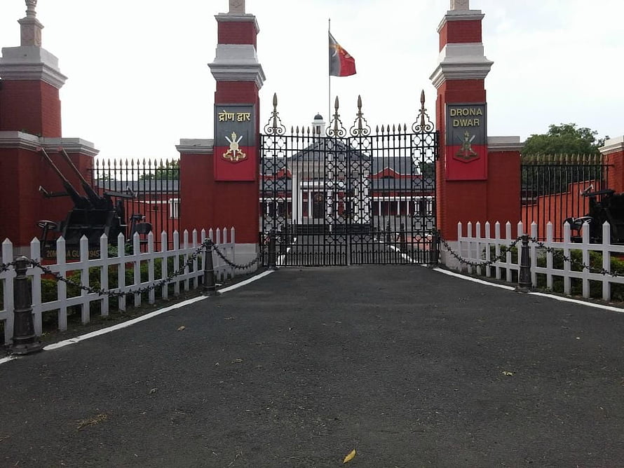 Drona Dwar Gate at Chetwoode Hall, Indian Military Academy in Dehradun HD wallpaper