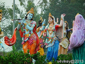 Colorful Radha Krishna Statues at Prem Mandir in Vrindavan, India HD wallpaper