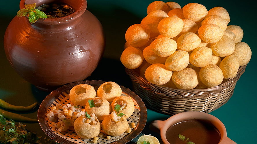 Traditional Indian Panipuri Chaat with Spiced Water and Crispy Puri Shells HD wallpaper
